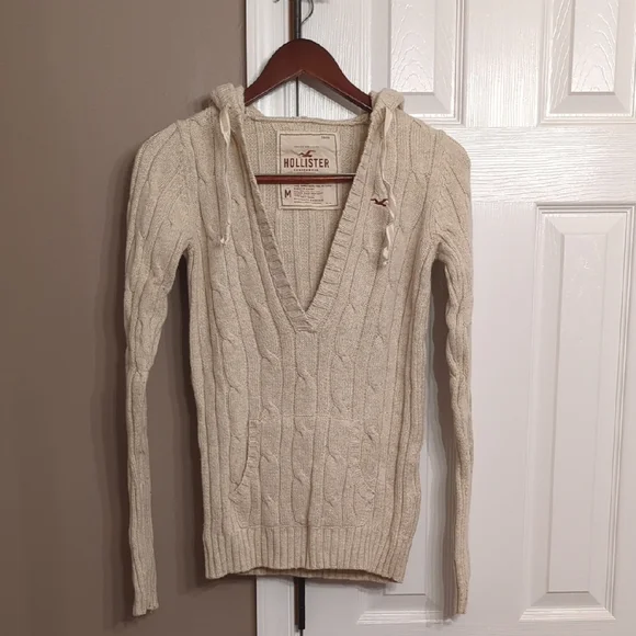 Y2K Hollister Women's Cable Knit Hooded V-Neck Sweater in Cream Bella Babydoll - Picture 10 of 11